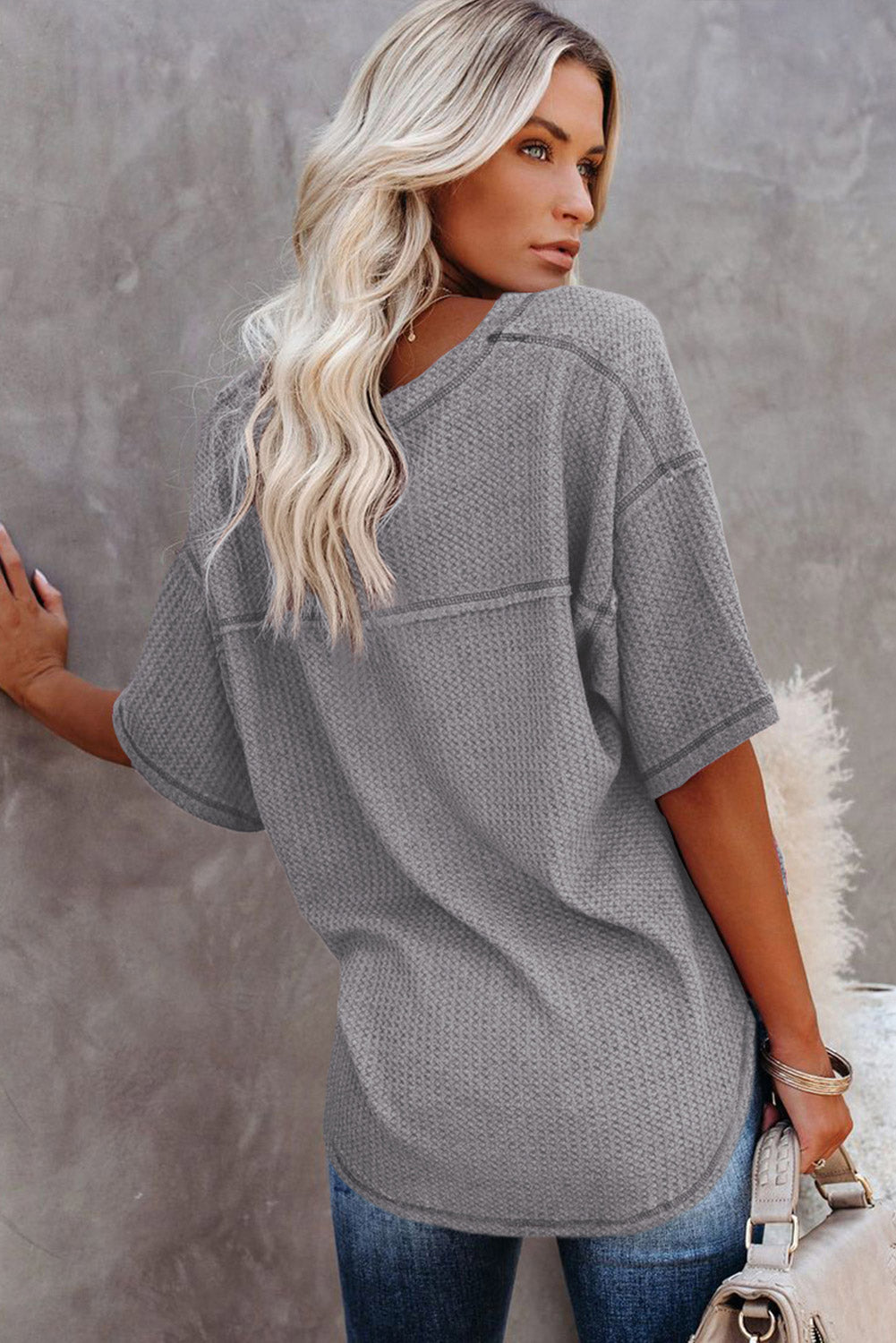 Gray Exposed Seam Half Sleeve Knitted V Neck Textured Top