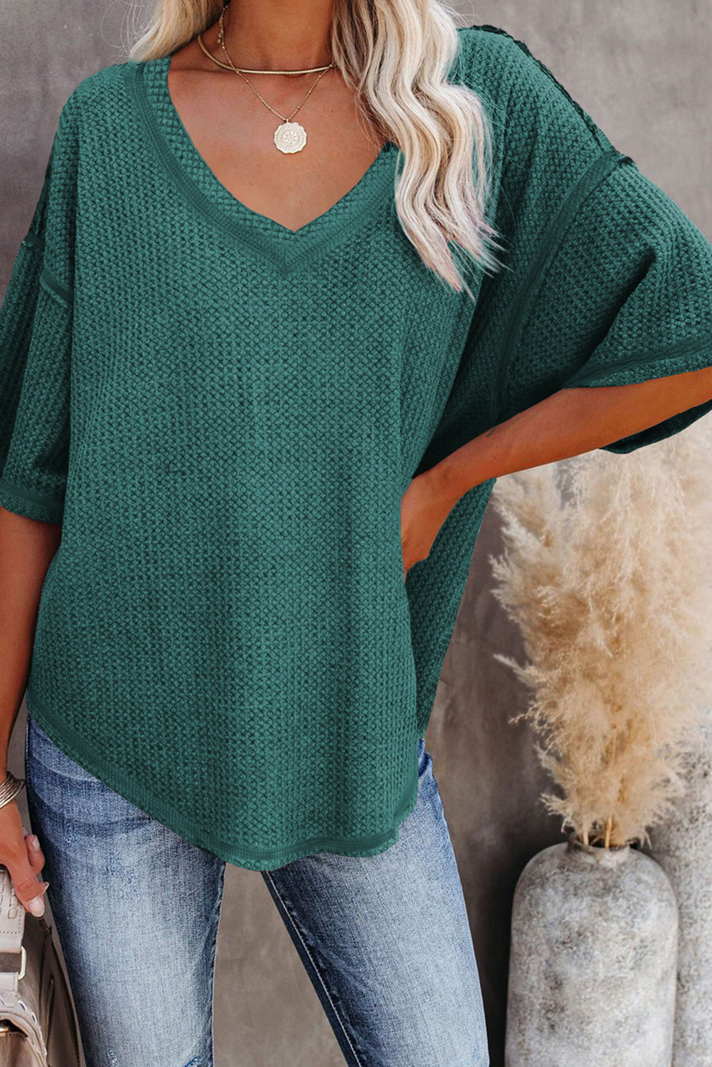 Gray Exposed Seam Half Sleeve Knitted V Neck Textured Top