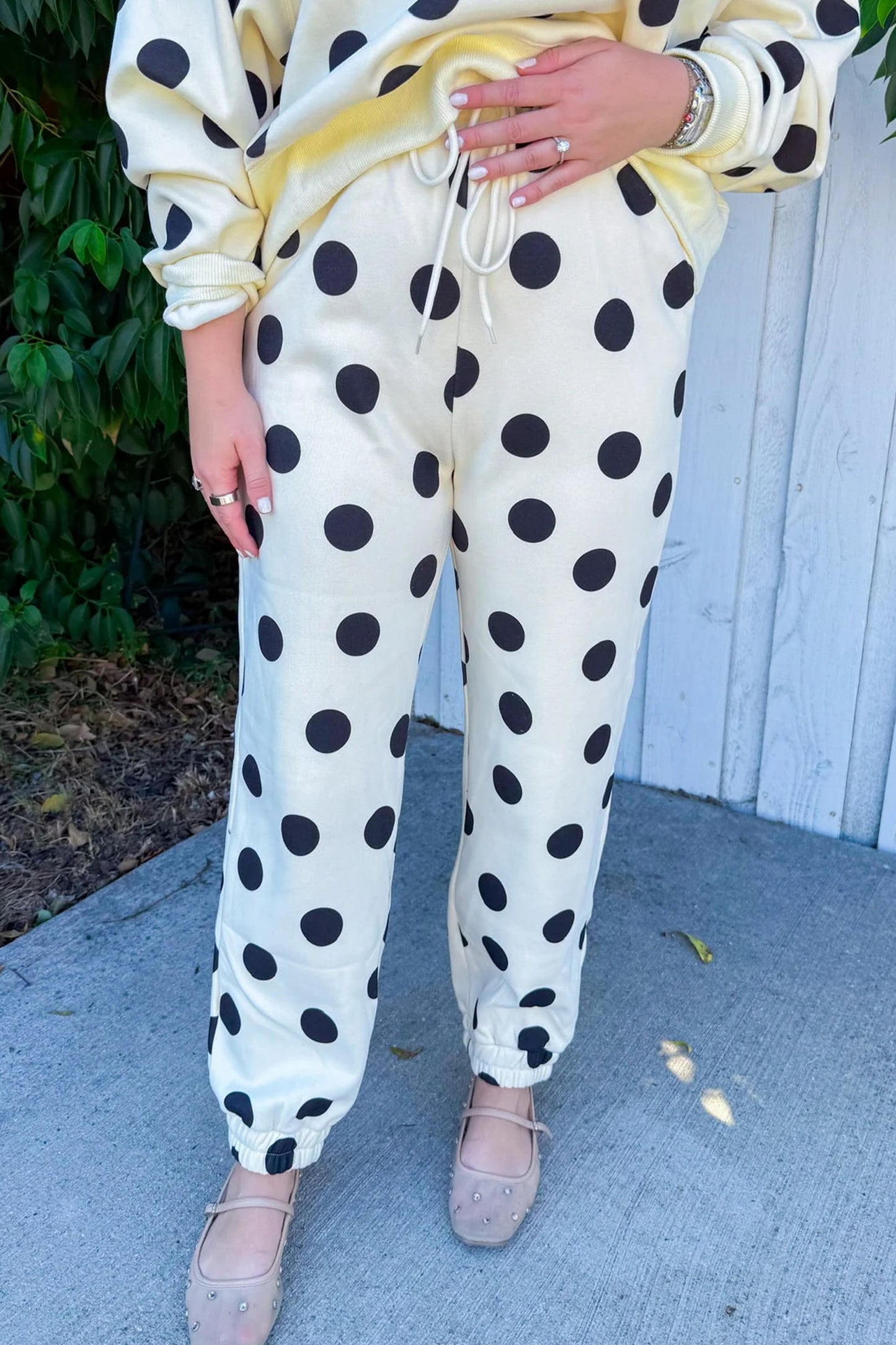 Beige Polka Dot Print Drop Shoulder Pullover Drawstring Jogger Pant Set